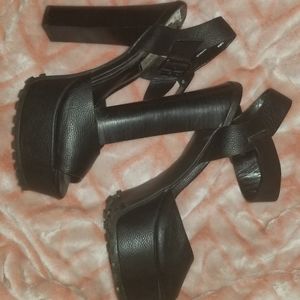 Gently used Steve madden platform heels